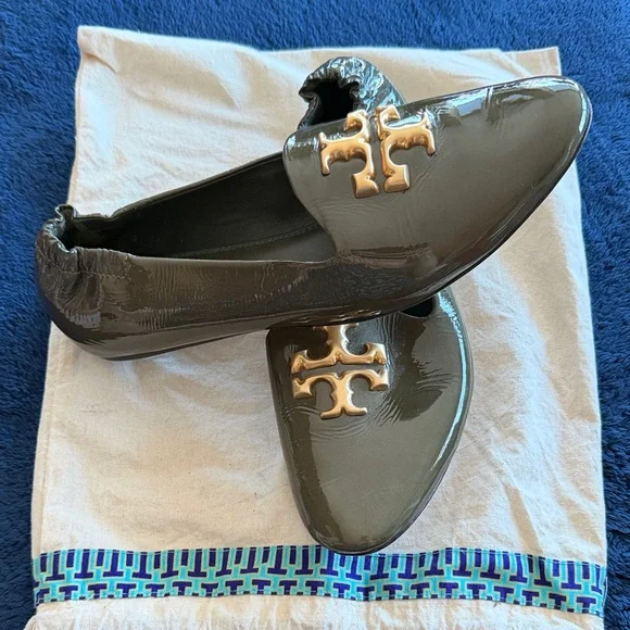 Tory Burch Olive Green Patent Leather Logo Flats - Picture 4 of 4